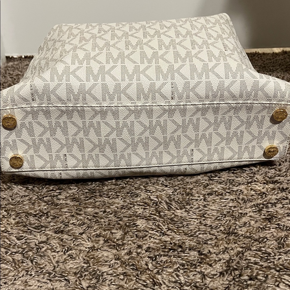Cream and cognac color bag in GUC - Picture 9 of 9